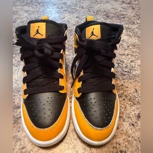 Jordan 1 Retro Mid Taxi